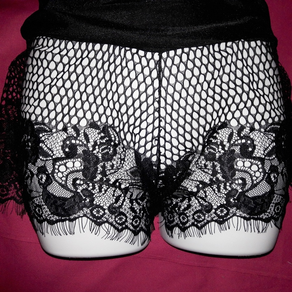 Black Blousy Eyelash Lace Mesh Romper - Picture 6 of 8